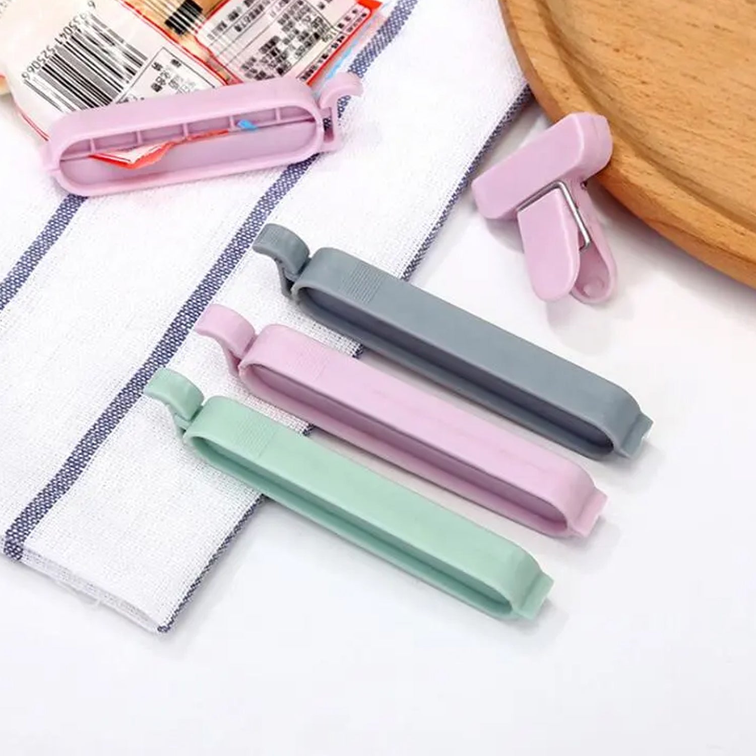 Food storage clips in assorted colors Food storage clips in assorted colors